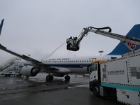 A staff member is driving China's self-developed ice removal mobile terminal system to de-ice the wing of a passenger plane's fuselage at th...