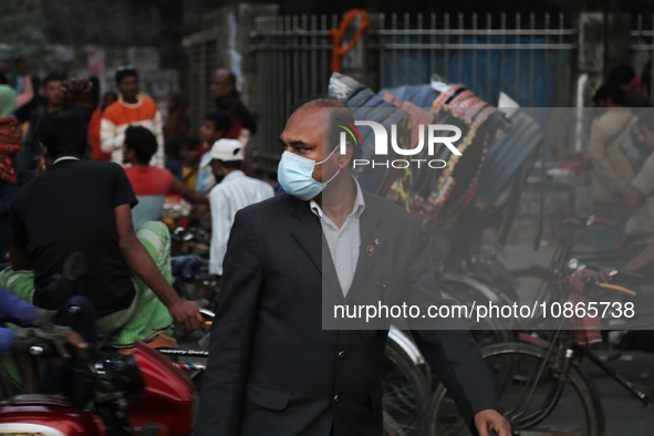 People are wearing protective masks in Dhaka, Bangladesh, on December 20, 2023, as a new Covid variant has been found in Kerala, India. 