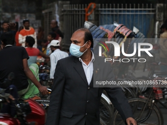 People are wearing protective masks in Dhaka, Bangladesh, on December 20, 2023, as a new Covid variant has been found in Kerala, India. (