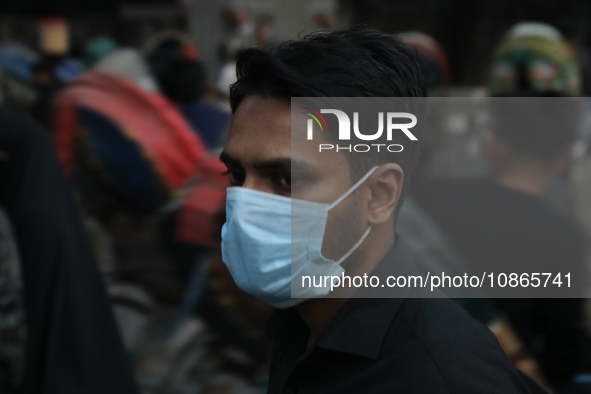 People are wearing protective masks in Dhaka, Bangladesh, on December 20, 2023, as a new Covid variant has been found in Kerala, India. 