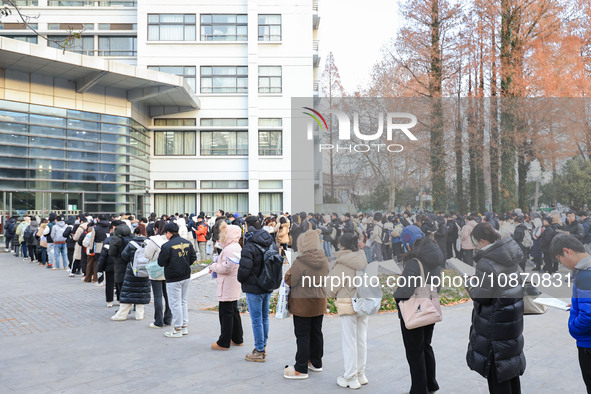 Candidates are preparing for the 2024 national postgraduate entrance examination at the test center of Nanjing Forestry University in Nanjin...