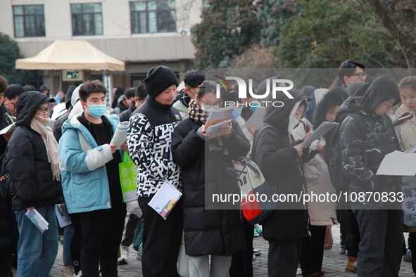 Candidates are preparing for the 2024 national postgraduate entrance examination at the test center of Nanjing Forestry University in Nanjin...