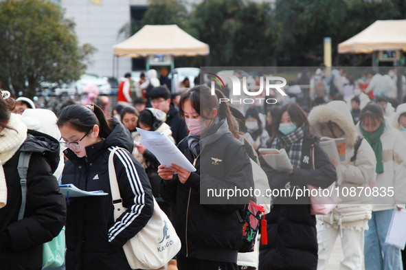 Candidates are preparing for the 2024 national postgraduate entrance examination at the test center of Nanjing Forestry University in Nanjin...