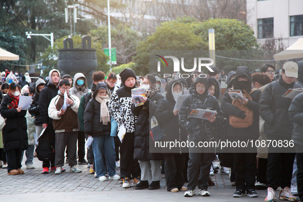 Candidates are preparing for the 2024 national postgraduate entrance examination at the test center of Nanjing Forestry University in Nanjin...