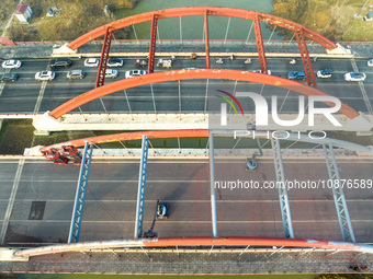 Construction workers are polishing, painting, and maintaining the Zhenxing Bridge in Donghai County, Lianyungang City, Jiangsu Province, Chi...