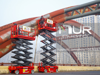 Construction workers are polishing, painting, and maintaining the Zhenxing Bridge in Donghai County, Lianyungang City, Jiangsu Province, Chi...