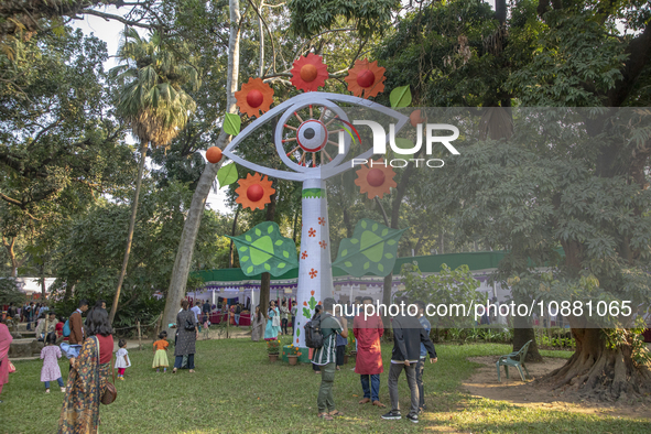 
A three-day 'Zainul Utsab' began at Faculty of Fine Arts of Dhaka University (DU) on Wednesday marking the 107th birth anniversary of Shil...