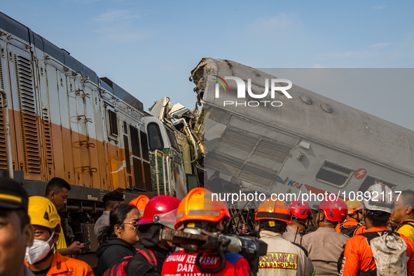 Search and rescue teams are searching for and evacuating victims after the Bandung Raya local train collided with the Turangga train in Cica...