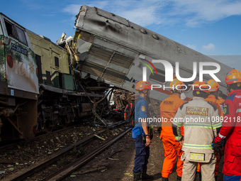 Search and rescue teams are searching for and evacuating victims after the Bandung Raya local train collided with the Turangga train in Cica...