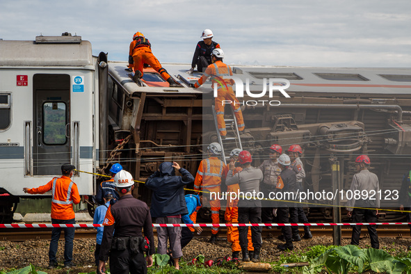 Search and rescue teams are searching for and evacuating victims after the Bandung Raya local train collided with the Turangga train in Cica...