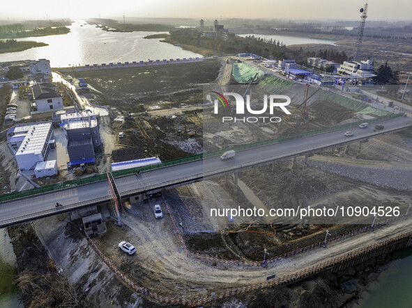 Workers are working at the construction site of the Yundong Gate rescue and reinforcement project east of the intersection of the Subei Irri...