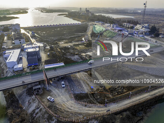 Workers are working at the construction site of the Yundong Gate rescue and reinforcement project east of the intersection of the Subei Irri...