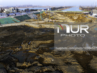 Workers are working at the construction site of the Yundong Gate rescue and reinforcement project east of the intersection of the Subei Irri...