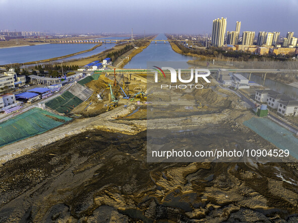 Workers are working at the construction site of the Yundong Gate rescue and reinforcement project east of the intersection of the Subei Irri...