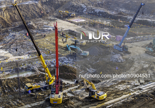 Workers are working at the construction site of the Yundong Gate rescue and reinforcement project east of the intersection of the Subei Irri...