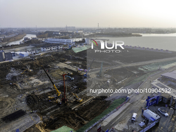 Workers are working at the construction site of the Yundong Gate rescue and reinforcement project east of the intersection of the Subei Irri...