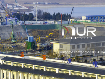 Workers are working at the construction site of the Yundong Gate rescue and reinforcement project east of the intersection of the Subei Irri...