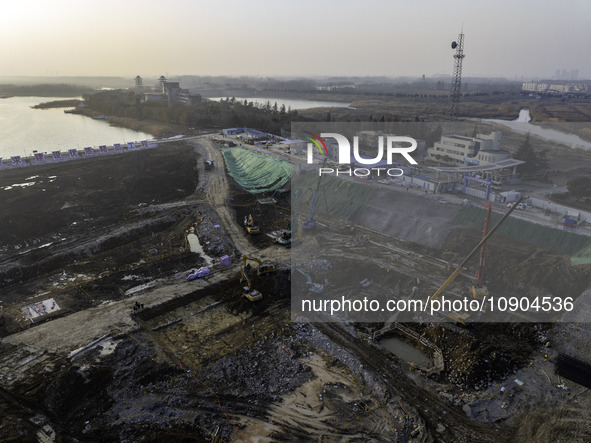 Workers are working at the construction site of the Yundong Gate rescue and reinforcement project east of the intersection of the Subei Irri...