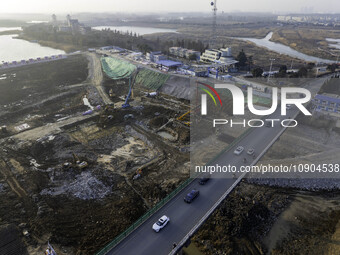 Workers are working at the construction site of the Yundong Gate rescue and reinforcement project east of the intersection of the Subei Irri...