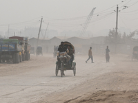 People Make Their Move In A Dusty Busy Road In Dhaka City, Bangladesh, On January 30, 2024. Dhaka City's Air Was Classified As 'very Unhealt...