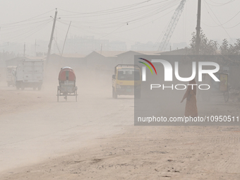 People Make Their Move In A Dusty Busy Road In Dhaka City, Bangladesh, On January 30, 2024. Dhaka City's Air Was Classified As 'very Unhealt...