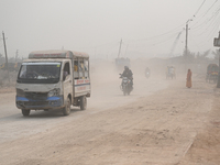 People Make Their Move In A Dusty Busy Road In Dhaka City, Bangladesh, On January 30, 2024. Dhaka City's Air Was Classified As 'very Unhealt...