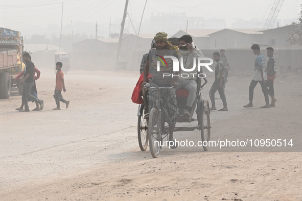 People Make Their Move In A Dusty Busy Road In Dhaka City, Bangladesh, On January 30, 2024. Dhaka City's Air Was Classified As 'very Unhealt...