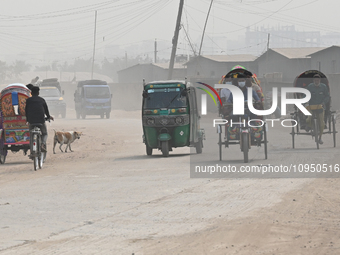 People Make Their Move In A Dusty Busy Road In Dhaka City, Bangladesh, On January 30, 2024. Dhaka City's Air Was Classified As 'very Unhealt...