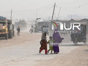 People Make Their Move In A Dusty Busy Road In Dhaka City, Bangladesh, On January 30, 2024. Dhaka City's Air Was Classified As 'very Unhealt...