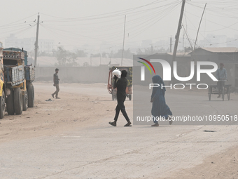 People Make Their Move In A Dusty Busy Road In Dhaka City, Bangladesh, On January 30, 2024. Dhaka City's Air Was Classified As 'very Unhealt...