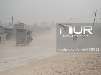 People Make Their Move In A Dusty Busy Road In Dhaka City, Bangladesh, On January 30, 2024. Dhaka City's Air Was Classified As 'very Unhealt...