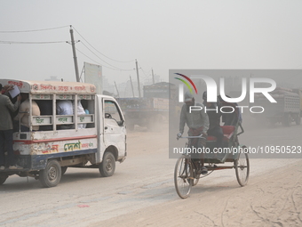 People Make Their Move In A Dusty Busy Road In Dhaka City, Bangladesh, On January 30, 2024. Dhaka City's Air Was Classified As 'very Unhealt...