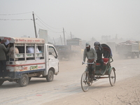 People Make Their Move In A Dusty Busy Road In Dhaka City, Bangladesh, On January 30, 2024. Dhaka City's Air Was Classified As 'very Unhealt...