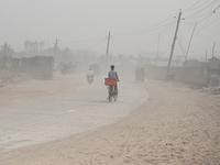 People Make Their Move In A Dusty Busy Road In Dhaka City, Bangladesh, On January 30, 2024. Dhaka City's Air Was Classified As 'very Unhealt...