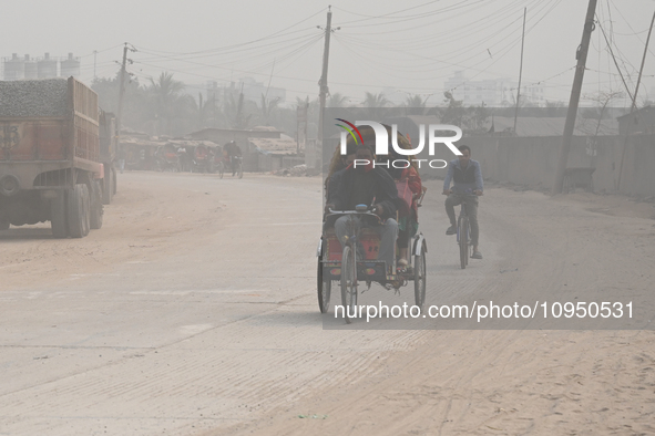 People Make Their Move In A Dusty Busy Road In Dhaka City, Bangladesh, On January 30, 2024. Dhaka City's Air Was Classified As 'very Unhealt...