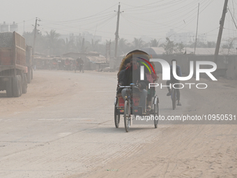 People Make Their Move In A Dusty Busy Road In Dhaka City, Bangladesh, On January 30, 2024. Dhaka City's Air Was Classified As 'very Unhealt...