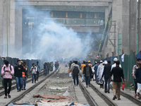 People Make Their Move As A Garbage Fire Creates Toxic Smoke Beside A Road In Dhaka, Bangladesh, On January 31, 2024. Dhaka City's Air Was C...