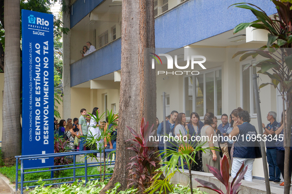 Mayor Eduardo Paes and Health Secretary Daniel Soranz are inaugurating the first development stimulation center for autism spectrum disorder...