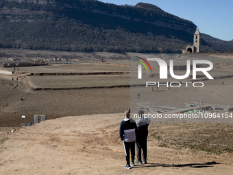 Hundreds of people are visiting the old town of Sant Roma de Sau, where normally the water of the Sau reservoir would almost completely cove...