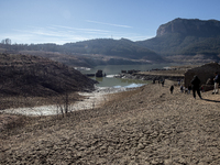 Hundreds of people are visiting the old town of Sant Roma de Sau, where normally the water of the Sau reservoir would almost completely cove...