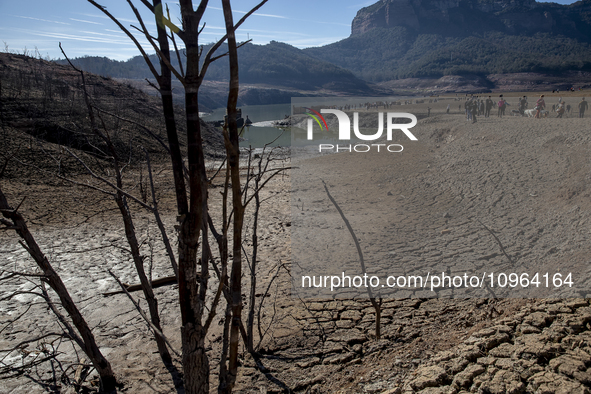 Hundreds of people are visiting the old town of Sant Roma de Sau, where normally the water of the Sau reservoir would almost completely cove...