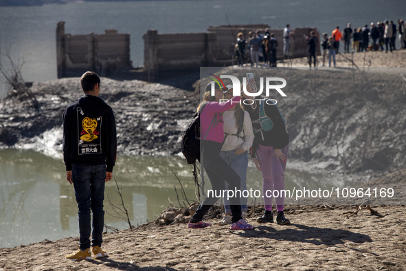 Hundreds of people are visiting the old town of Sant Roma de Sau, where normally the water of the Sau reservoir would almost completely cove...