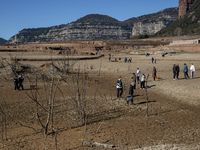 Hundreds of people are visiting the old town of Sant Roma de Sau, where normally the water of the Sau reservoir would almost completely cove...