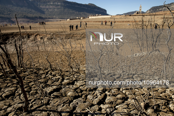 Hundreds of people are visiting the old town of Sant Roma de Sau, where normally the water of the Sau reservoir would almost completely cove...