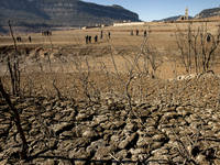 Hundreds of people are visiting the old town of Sant Roma de Sau, where normally the water of the Sau reservoir would almost completely cove...