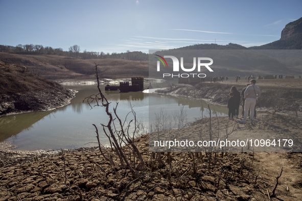 Hundreds of people are visiting the old town of Sant Roma de Sau, where normally the water of the Sau reservoir would almost completely cove...