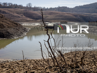 Hundreds of people are visiting the old town of Sant Roma de Sau, where normally the water of the Sau reservoir would almost completely cove...