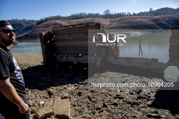 Hundreds of people are visiting the old town of Sant Roma de Sau, where normally the water of the Sau reservoir would almost completely cove...