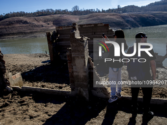 Hundreds of people are visiting the old town of Sant Roma de Sau, where normally the water of the Sau reservoir would almost completely cove...