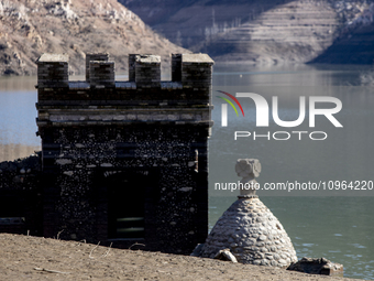 Hundreds of people are visiting the old town of Sant Roma de Sau, where normally the water of the Sau reservoir would almost completely cove...